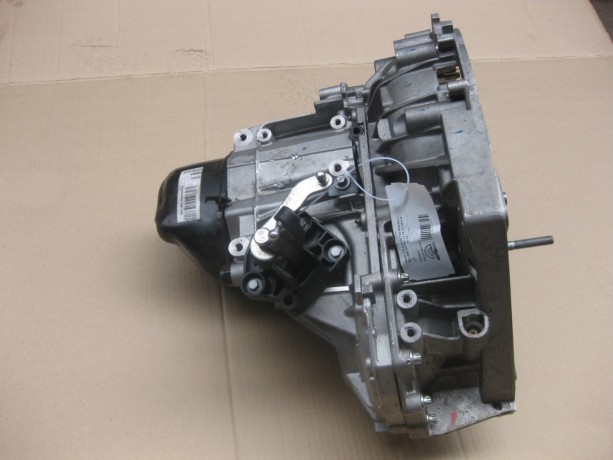 Механическая коробка переключения передач (МКПП 5-ст.) Renault JR5-514, двигатель К4М  1.6 16V, новая, оригинал 320106193R 8200934990 купить недорого с доставкой в Ишим